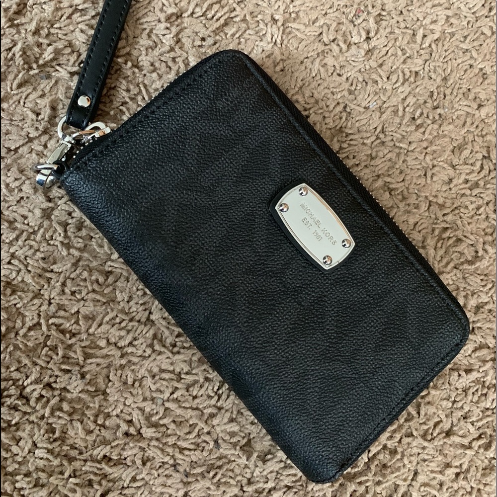 SOLD Michael Kors wallet